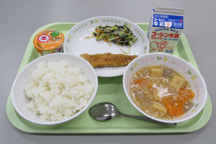 写真：6月13日中学校の給食