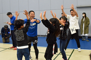 写真：試合に勝って喜ぶ様子