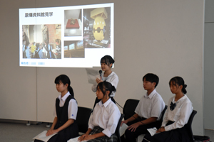 写真：報告会の様子