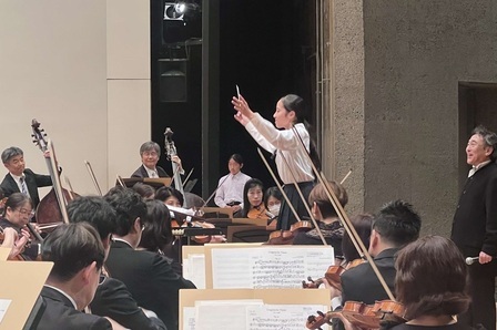 写真：中学生の部の指揮者体験