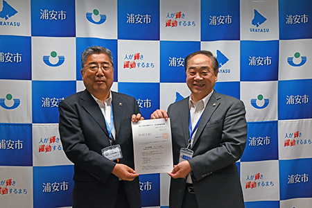 山武市の松下市長と内田市長の記念撮影