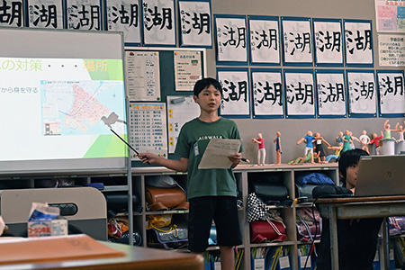 写真：児童の発表の様子