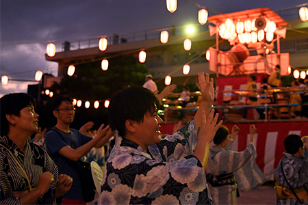 写真：盆踊りの様子