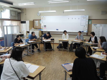 園・小・中連携の日での分科会の様子（高洲中学校区）