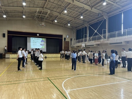 浦安警察による講演会の様子（美浜中学校区）
