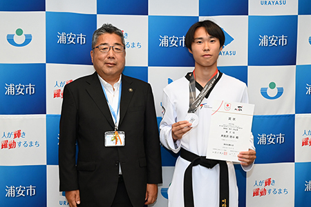 写真：市長と井良沢選手