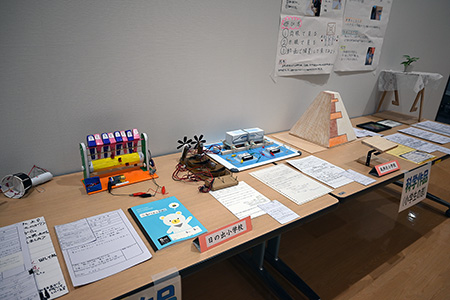写真：児童生徒科学作品展の様子