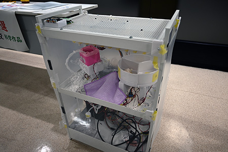 写真：中学校1年生の作品「Automatic Laundry Machine」